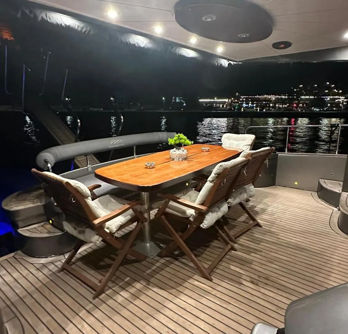 Hotel Nova Yachting Stambuł Hotel na wodzie
